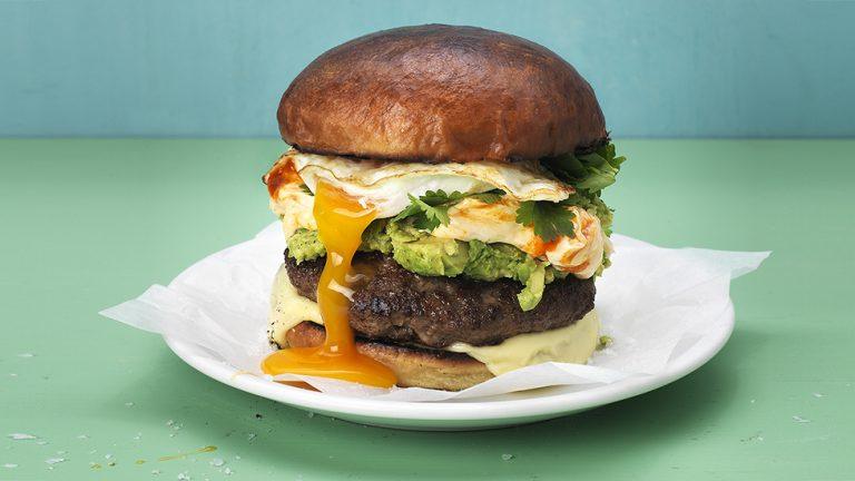 Picture: Recept: Egg burger med avokado och sriracha-majo