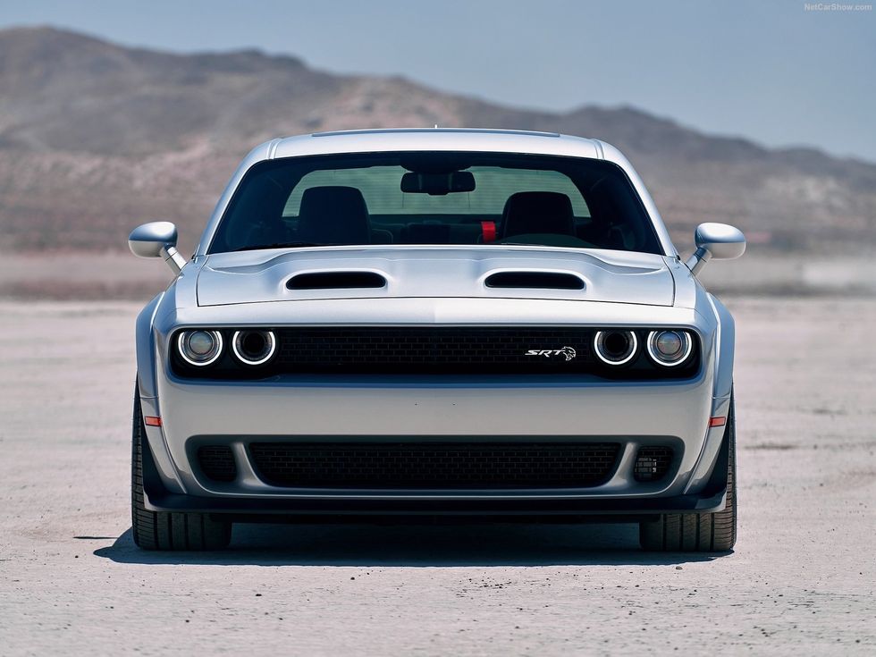 King testkör muskelpaketet Dodge Challenger SRT Hellcat.