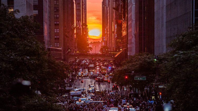 Picture: Ovanliga ljusfenomenet Manhattanhenge inträffar i New York två gånger om året