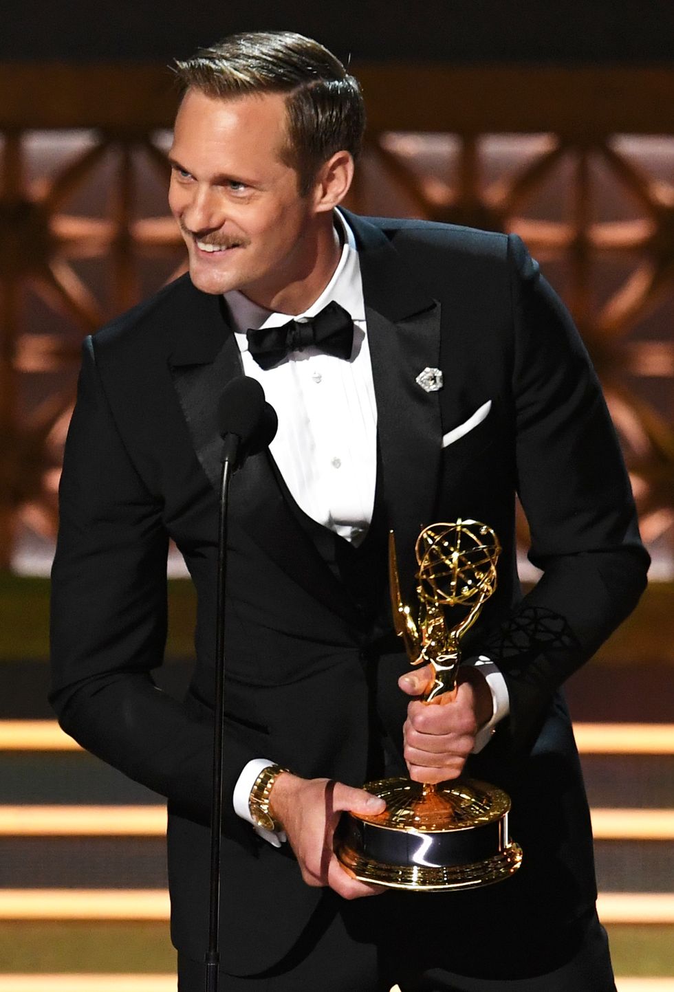 Grattis, Alexander Skarsgård! Kammade hem sin första Emmy 