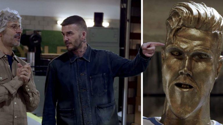 Picture: Se när James Corden blåser skiten ur David Beckham – givetvis med hjälp av en ful staty