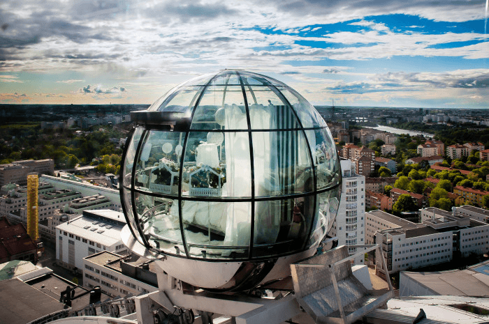 Nu kan du övernatta på toppen av Globen – i en liten glasboll