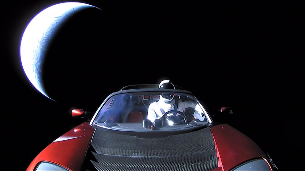 Här är sista bilden från SpaceX rymd-Tesla