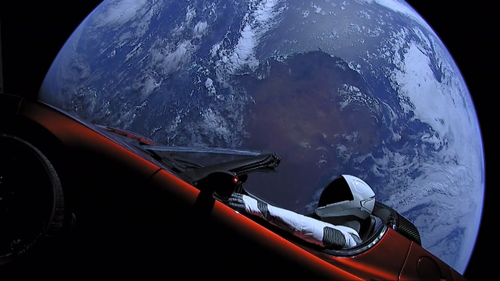 Här är sista bilden från SpaceX rymd-Tesla