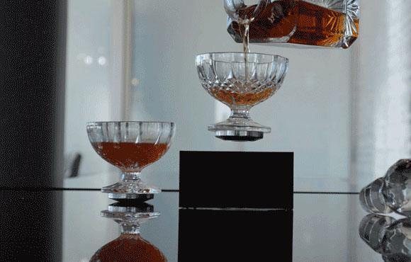 Picture: Nu kan du snart dricka din whiskey med stil – ur svävande glas