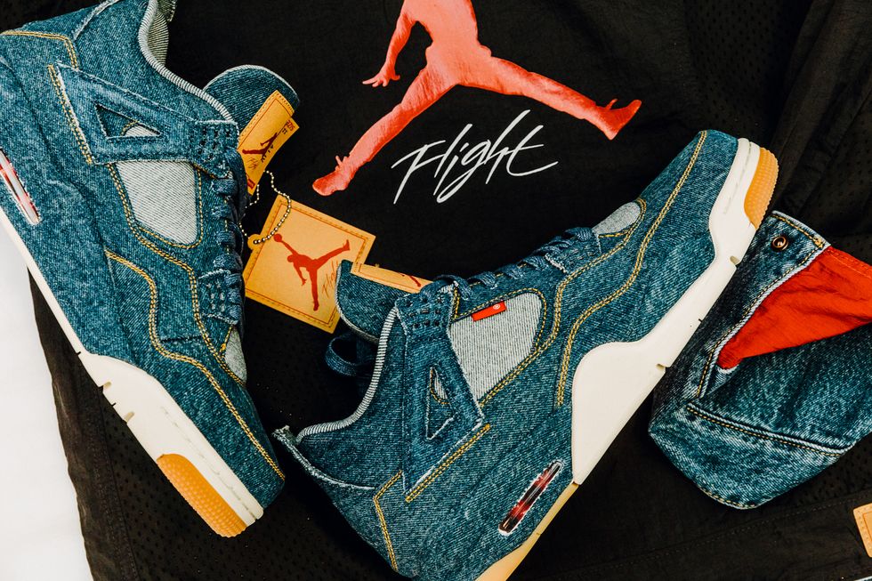 Kolla in Levi's och Air Jordans nya denim-sneakers