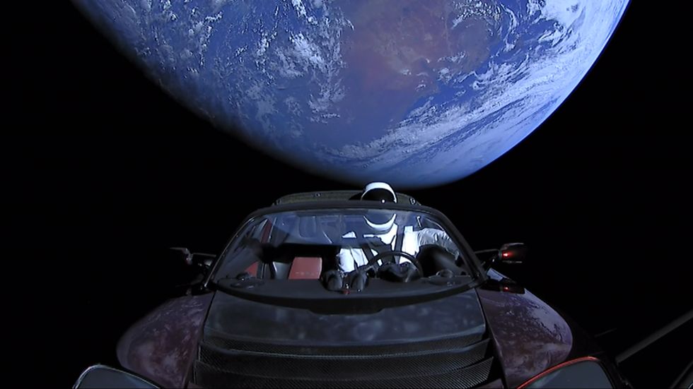 Här är sista bilden från SpaceX rymd-Tesla