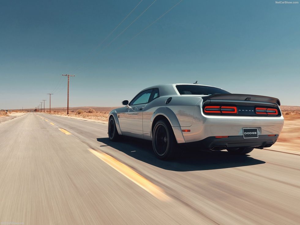 King testkör muskelpaketet Dodge Challenger SRT Hellcat.