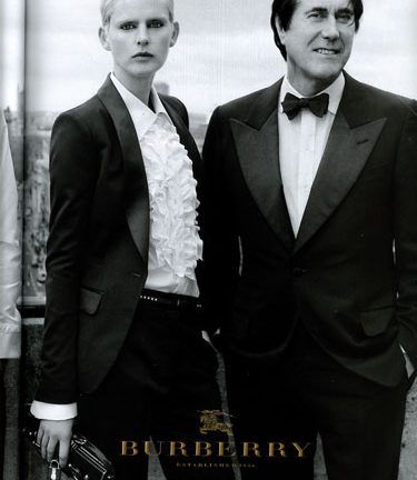 Picture: Burberry-modell i blåsväder