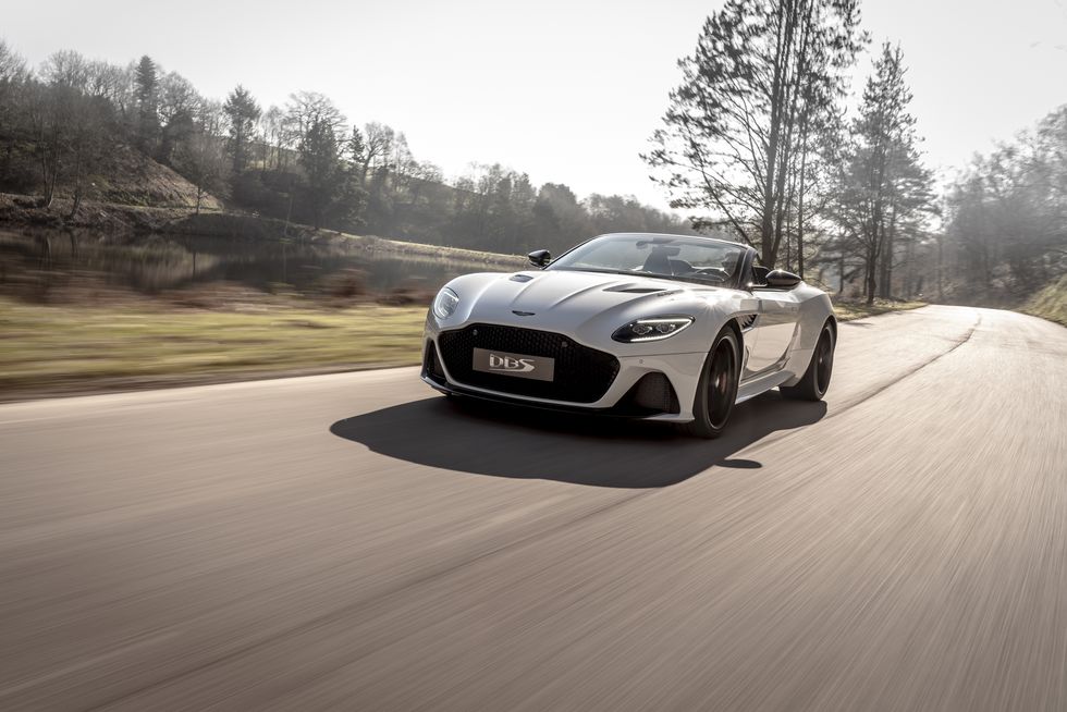 Aston Martin DBS Superleggera Volante är lika vacker som namnet är långt