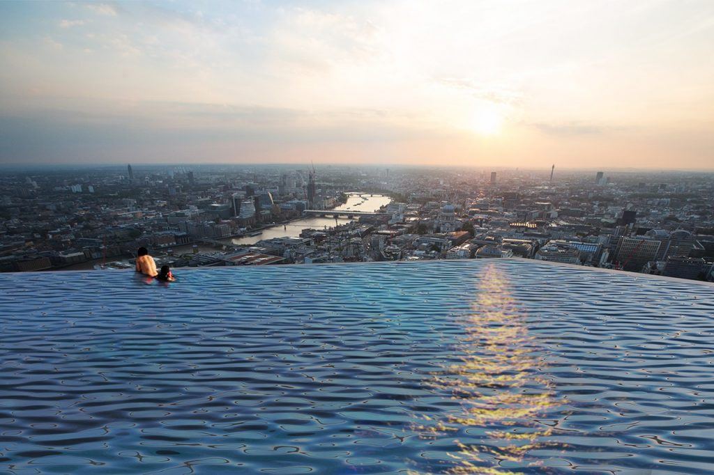 Infinitypool med utsikt över London. 