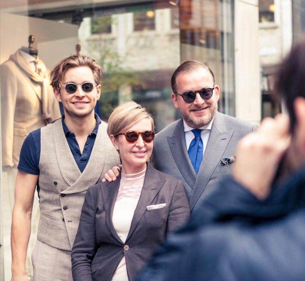 Engelska Herr håller Trunk Show med TBD Eyewear